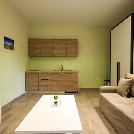 Azzurra دراس